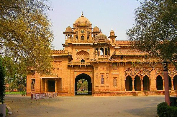 Aitchison College Lahore British and Mughal Architecture