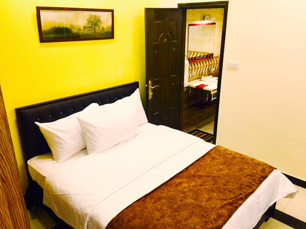 Alnoor Luxury Hotel Apartments Lahore bedroom