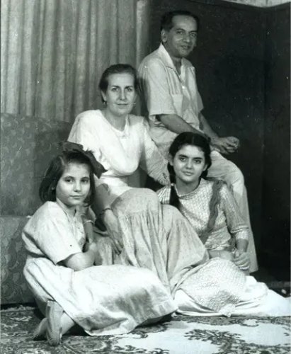 Faiz Ahmad Faiz Family - with Alyz, Salima & Moneeza - in their younger years.