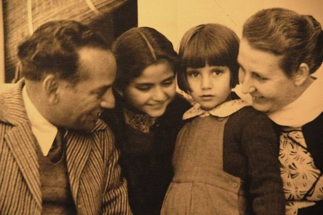Faiz Ahmad Faiz Family - Alys, Salima & Moneeza