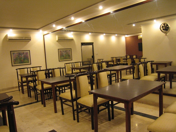 Herfa Inn Lahore Dining Area