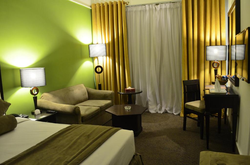Smart Hotel Lahore bedroom