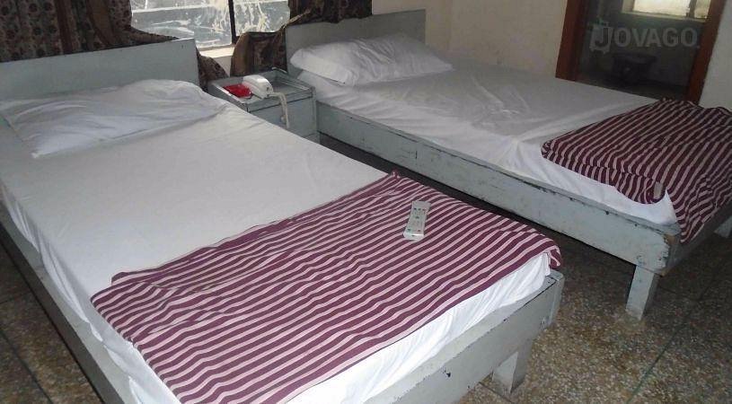 Adil Hotel Lahore bedroom