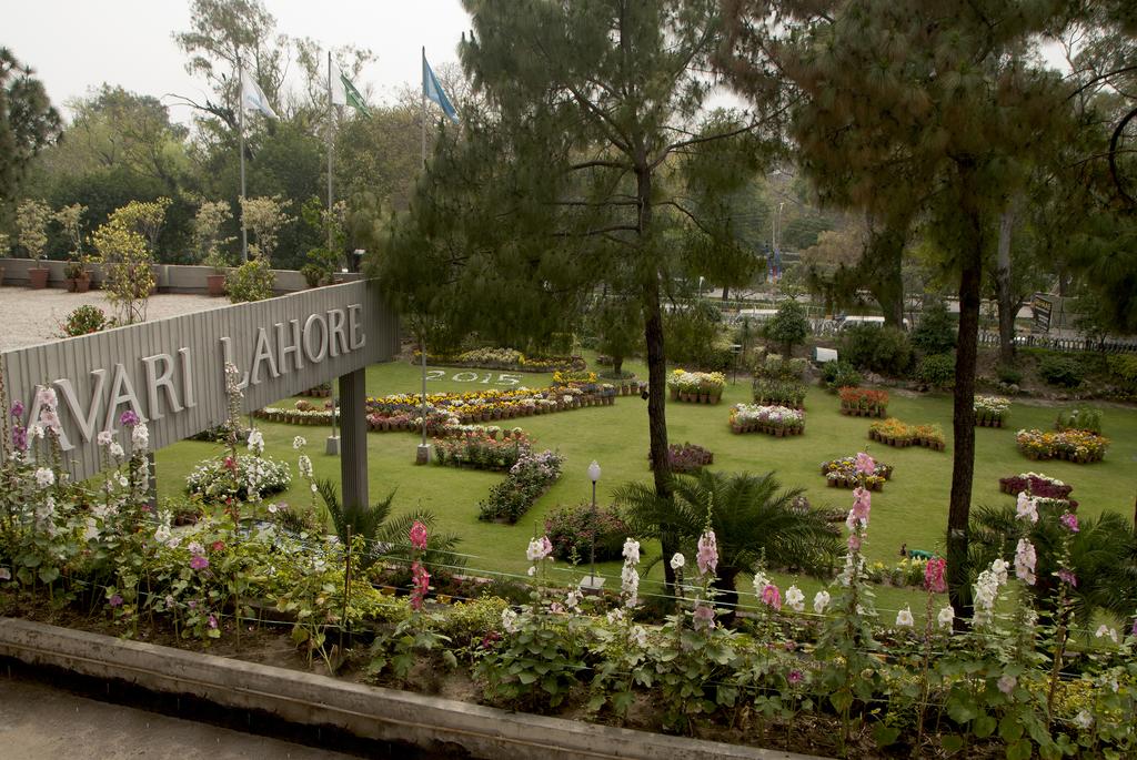Avari Hotel Lahore outside lawn