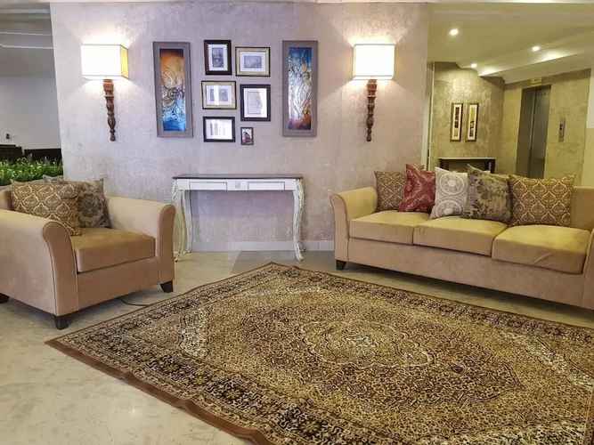 Choosing an affordable hotel in Pakistan - showing the hotel lounge